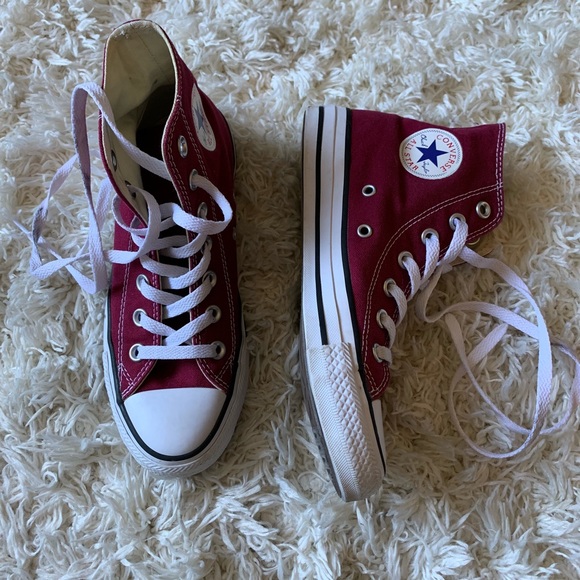 Converse Shoes - Red high top converse